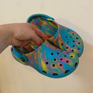 Crocs Classic Marbled Clog Blue Yellow Pink Kids J4 / Women’s 6